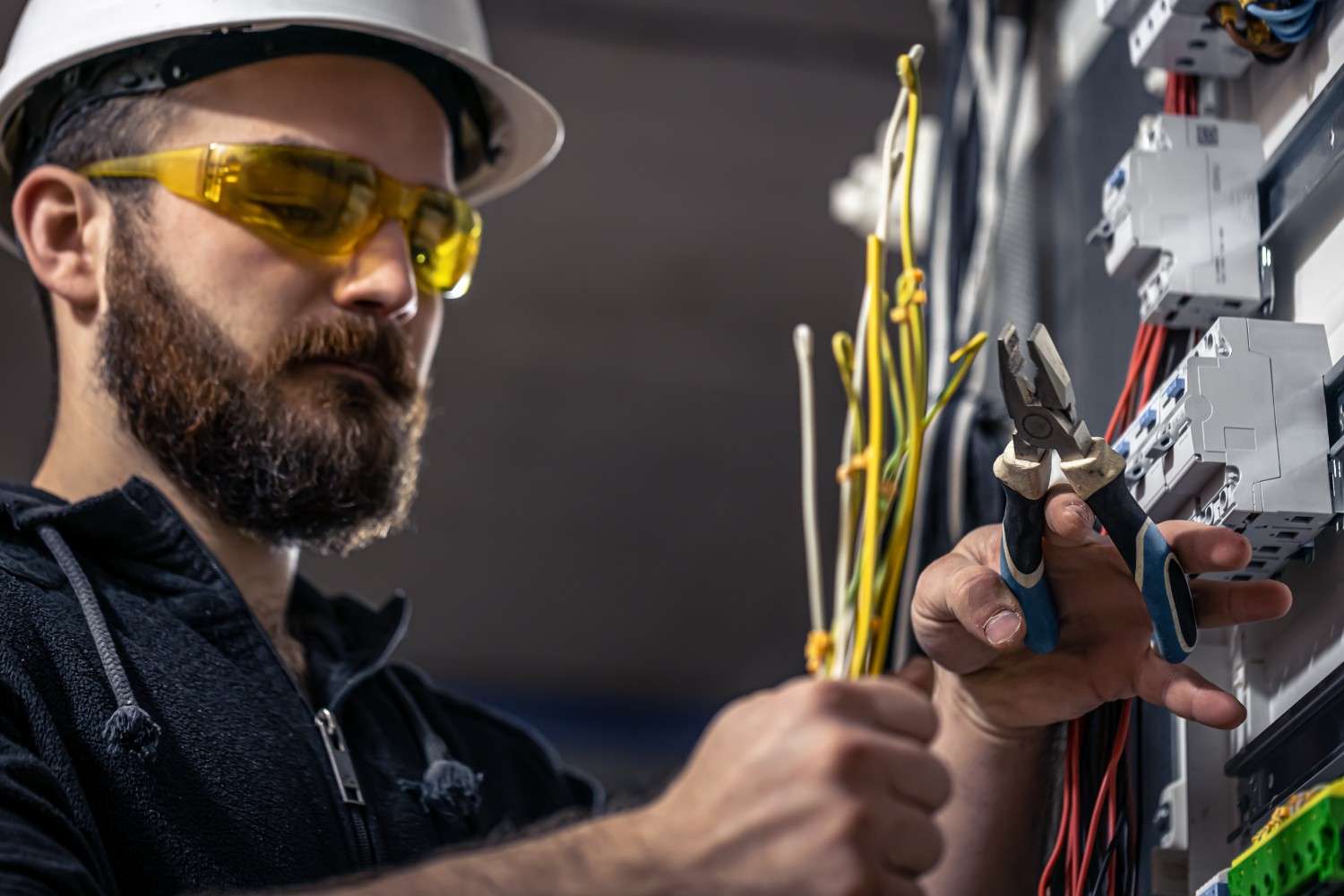 SwiftFix|Electrician Repair Services
