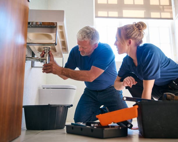 SwiftFix | Emergency Plumber vs Regular Plumber: What's the Difference and When Do You Need One? plumbing emergency near me